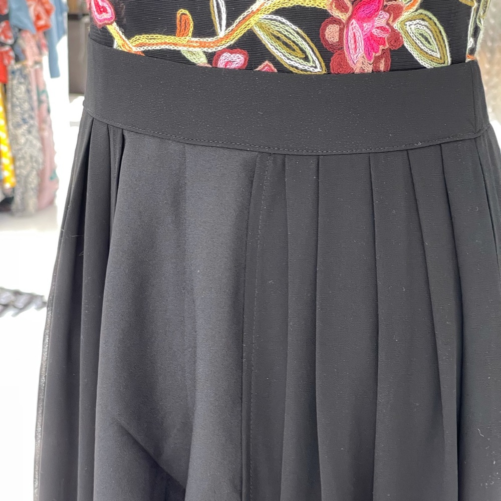 Embroidered romper - Picture 6 of 10